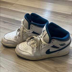 Nike Classic White and Teal Sneakers